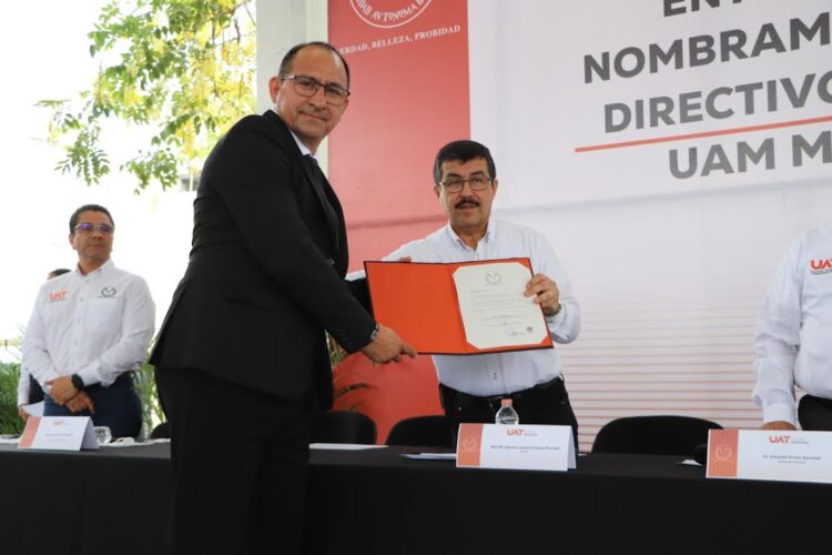 Rector de la UAT entrega nombramientos a nuevos directivos de la UAM Mante