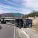 Volcadura de tractocamión deja un lesionado y provoca cierre de carretera en Bustamante