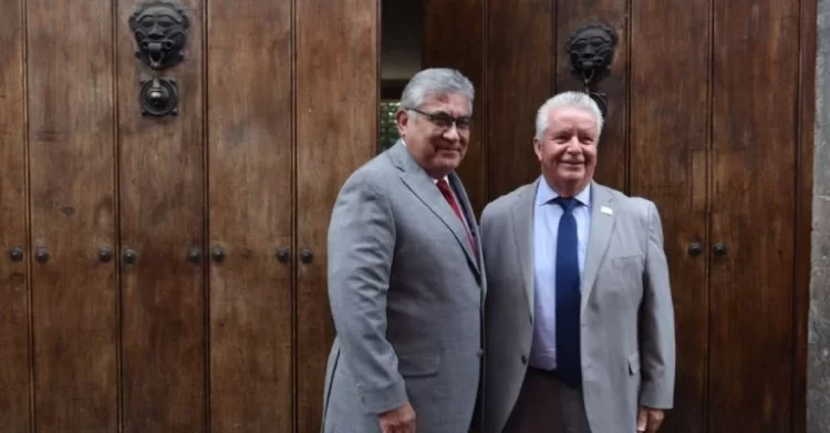 Líderes del magisterio y de los petroleros respaldan candidatura de Claudia Sheinbaum