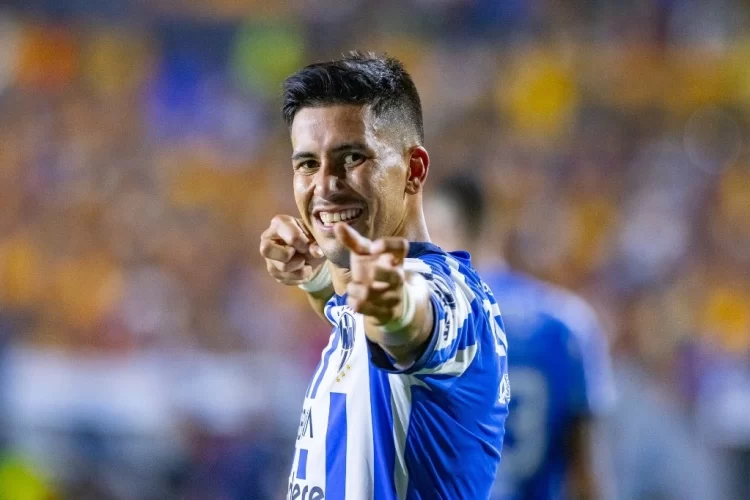 El Monterrey se mete al Volcán y somete 2-1 al Tigres en el clásico regio