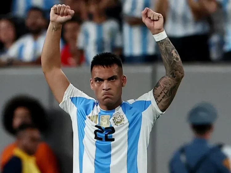 Argentina califica a cuartos de final de la Copa América con triunfo de apenas 1-0 sobre Chile