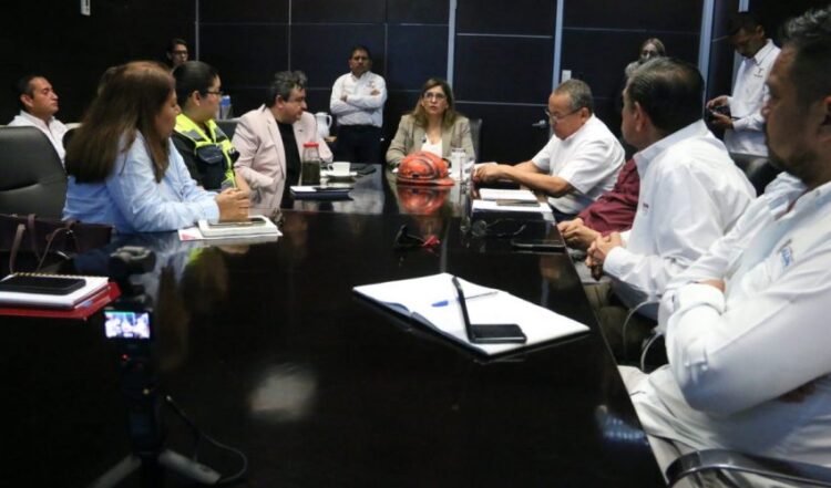 Coordina Seduma acciones para limpiar playas de Tamaulipas e investigar origen de hidrocarburo