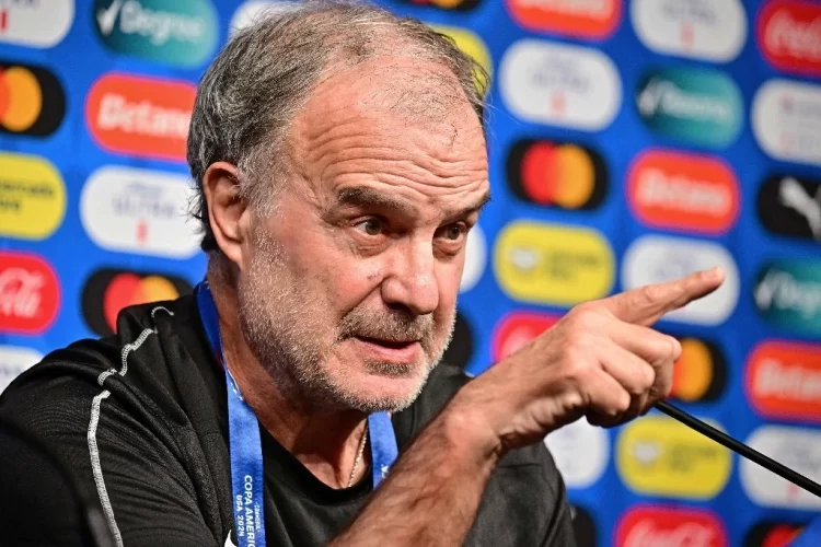 El técnico Marcelo Bielsa estalla contra la organización de la Copa América en EU