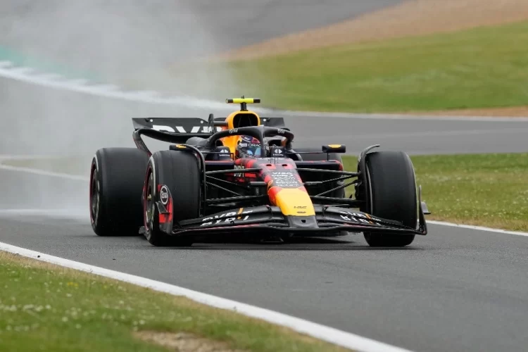 ‘Checo’ Pérez acalla rumores: ‘Tengo contrato con Red Bull y voy a cumplirlo’