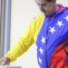 Maduro vota y promete respetar resultados electorales