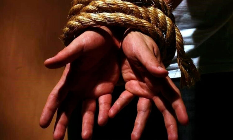 Ordenan bajar pena a secuestradores