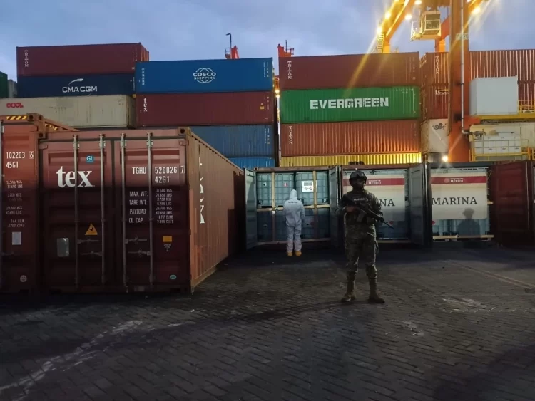 La Secretaría de Marina asegura más de 88 toneladas de precursores químicos en Manzanillo
