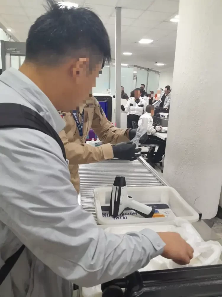 La Semar  detiene a hombre de nacionalidad  china que llevaba 10 kilos de metanfetamina a Monterrey