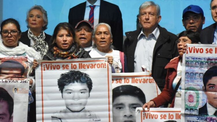 Garantiza AMLO respeto y verdad en su próxima reunión con padres de los 43 de Ayotzinapa