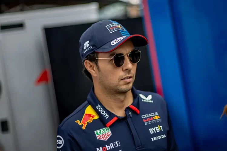 Checo feliz con su 7mo en Hungría