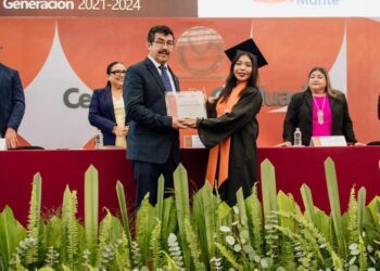 Egresan 310 estudiantes del bachillerato de la UAT en Ciudad Mante