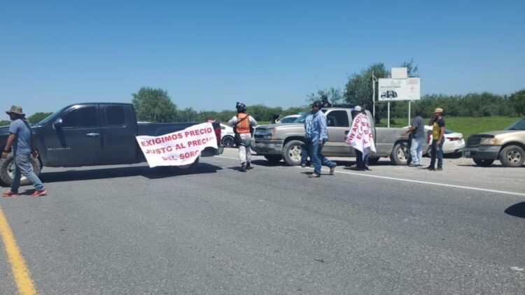 Pasaron las elecciones y sorgueros prosiguen con bloqueos en la carretera Reynosa-Monterrey