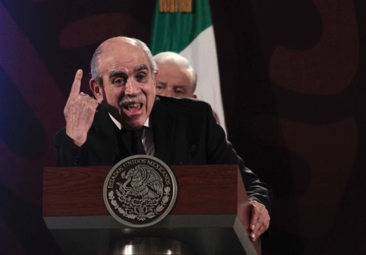Reporta la UIF que Pablo Gómez está estable tras ingreso al hospital por una taquicardia