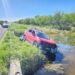 Automovilista venía de Río Bravo a Victoria y queda varado al borde de una cuneta con agua en Padilla
