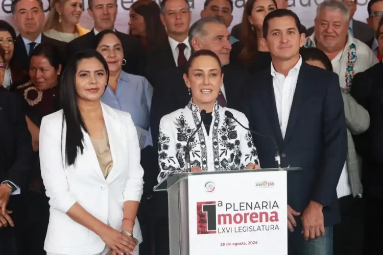 Recibe Sheinbaum a 2 senadores del PRD que se suman a Morena y solo falta uno para la mayoría calificada