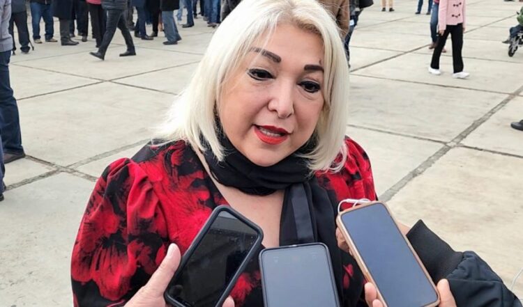 Pide Adriana Lozano a ciudadanos no dejarse engañar por vivales en Oficinas Fiscales del Estado