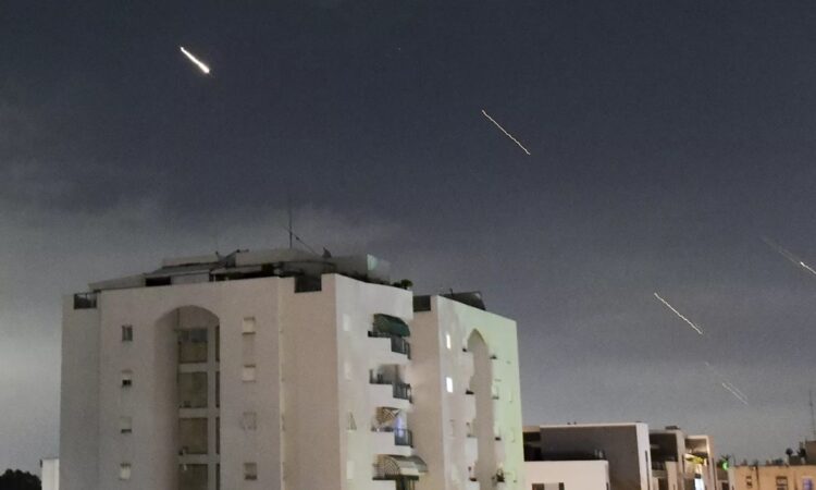 Israel se mantiene en alerta máxima, indicios sugieren un ataque de Irán