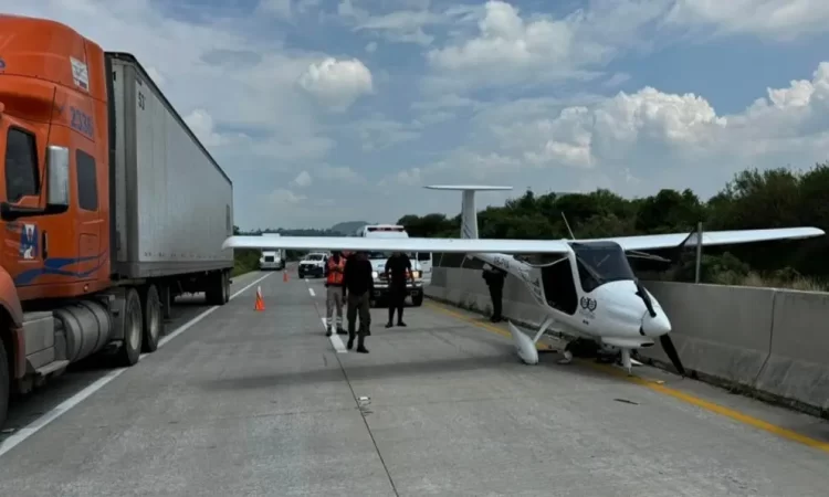Piloto evita tragedia y aterriza avioneta en Macrolibramiento en Tala, Jalisco
