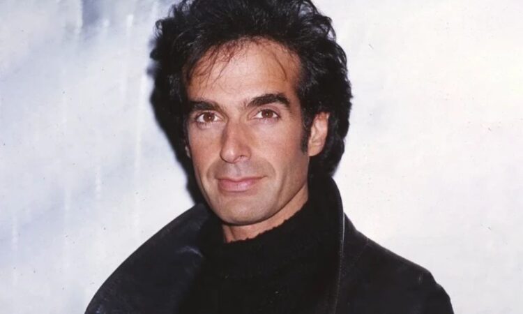 Enfrenta David Copperfield demanda por daños a condominio