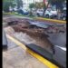 Fuertes lluvias provocan enorme socavón en calles de Morelia