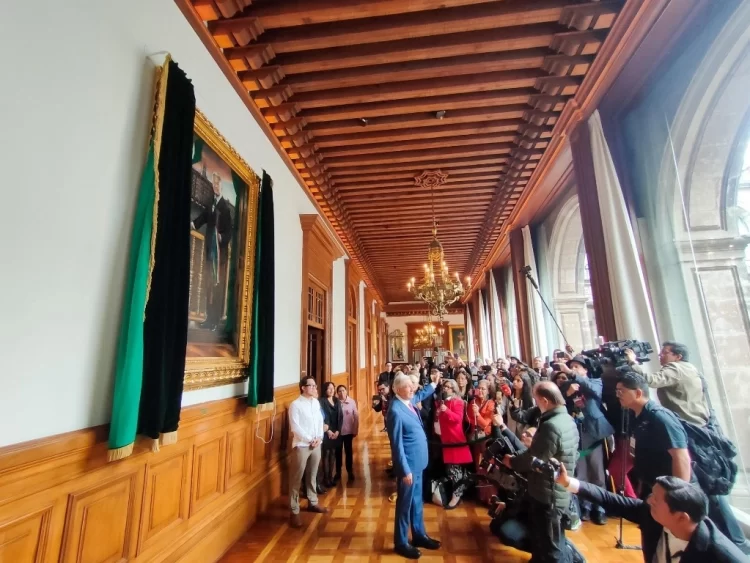 De la mano de Beatriz Gutiérrez Müller, AMLO se despidió de los reporteros con un: ‘Misión cumplida’