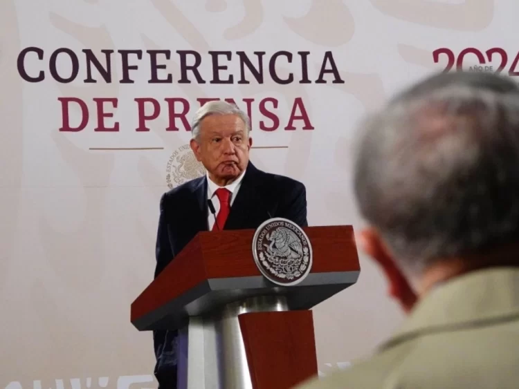 Acusa AMLO a abogados que engañan a campesinos: ‘Hay quienes quieren cobrar adeudos de Porfirio Díaz’