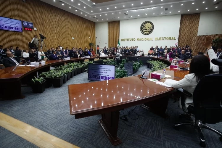 Juez de Colima ordena al INE abstenerse de implementar el proceso electoral judicial o habrá pena de cárcel