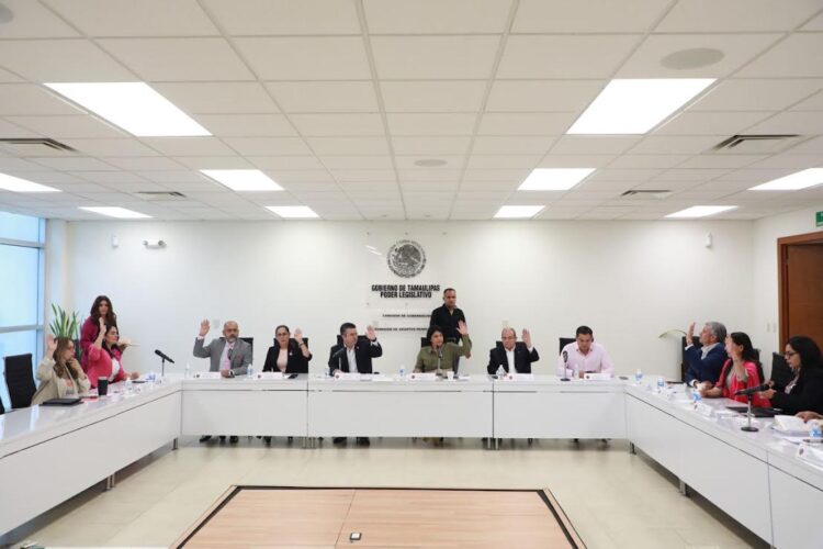 Lalo Gattás comparece por escrito y el Congreso prolonga hasta la otra semana  diferendo con el Gobierno