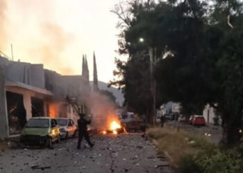 Estalla coche bomba afuera de SSP de Acámbaro, Guanajuato