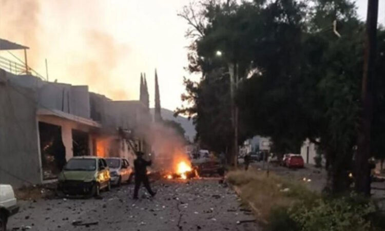 Estalla coche bomba afuera de SSP de Acámbaro, Guanajuato