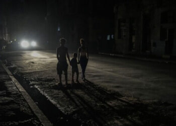 Cuba mantiene los intentos por restaurar su red eléctrica tras apagón masivo