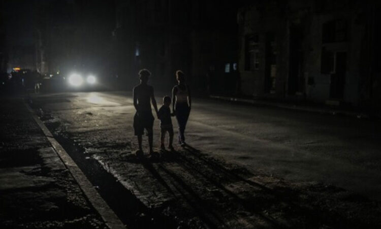 Cuba mantiene los intentos por restaurar su red eléctrica tras apagón masivo