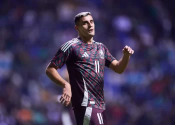 México pasa bochorno al empatar con Valencia