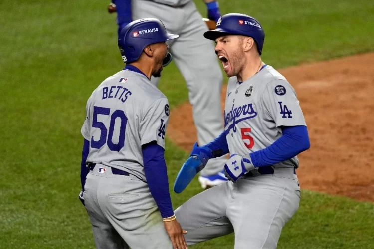 Con espectacular remontada Dodgers gana a Yanquis su octavo cetro de la Serie Mundial