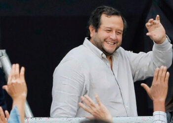 Hijo mayor de AMLO considera entrar en la política