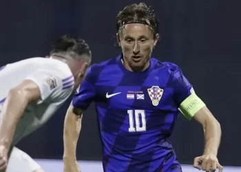Modric dirige y Croacia se impone a Escocia