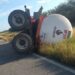La GE atiende volcadura de tractocamión con material flamable cerca de Padilla; ocupantes se esfuman