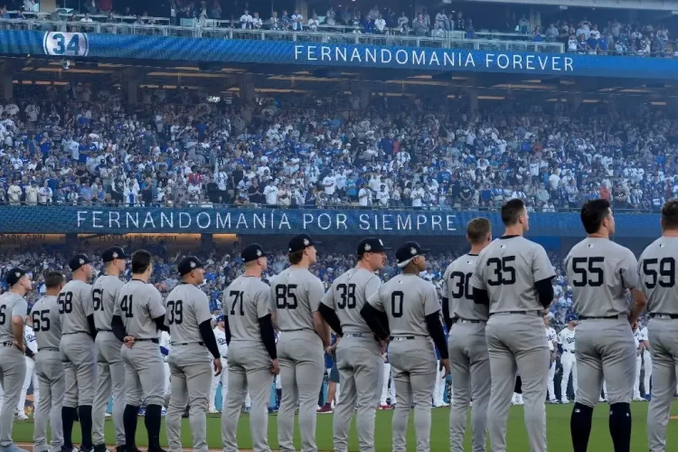 El ‘Toro’ Valenzuela falleció el martes pero su magia reapareció este viernes al inicio de la Serie Mundial