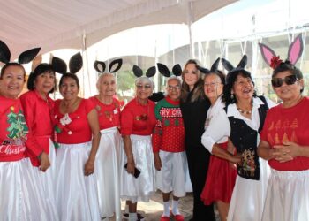 Ofrece la UAT emotivo festejo navideño a los adultos mayores