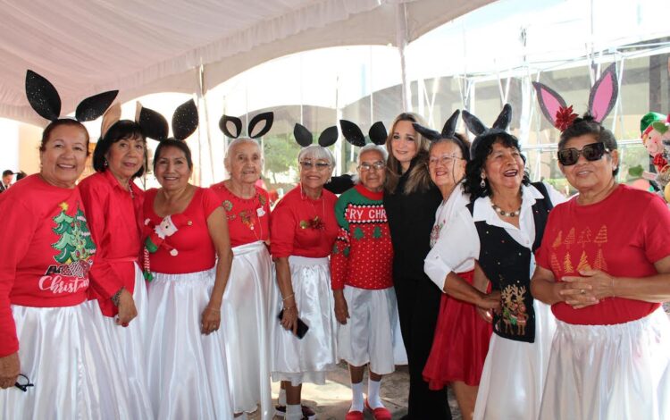 Ofrece la UAT emotivo festejo navideño a los adultos mayores