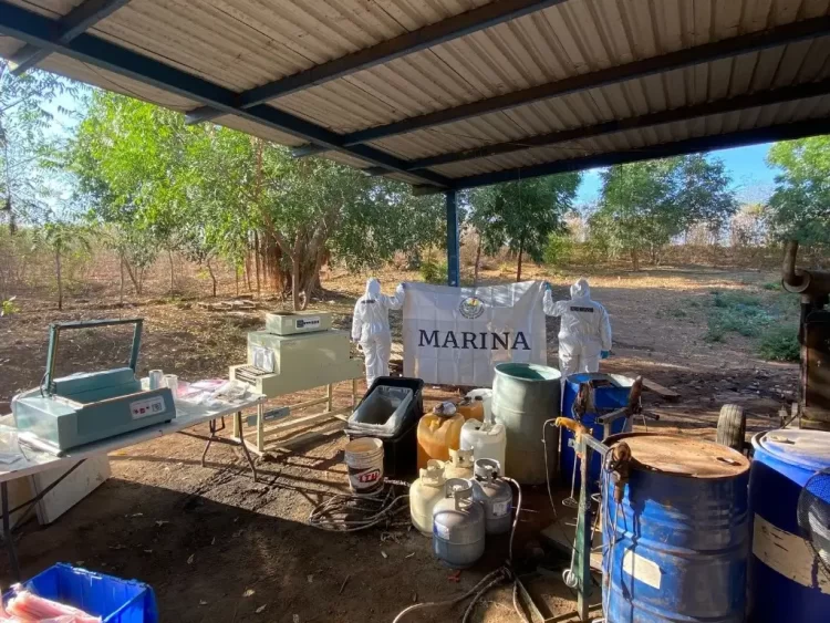 La Secretaría de Marina destruye un narcolaboratorio bien abastecido en Sinaloa