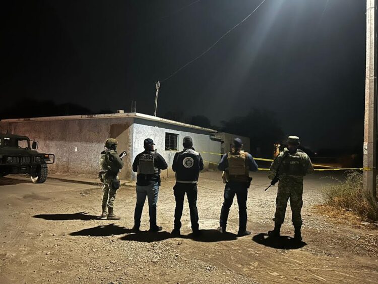 Policías estatales y militares ‘revientan’ y aseguran casa de delincuentes en barrio de Tula