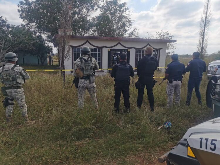 Militares y policías estatales hallan estupefacientes en casa cateada en un poblado de Aldama