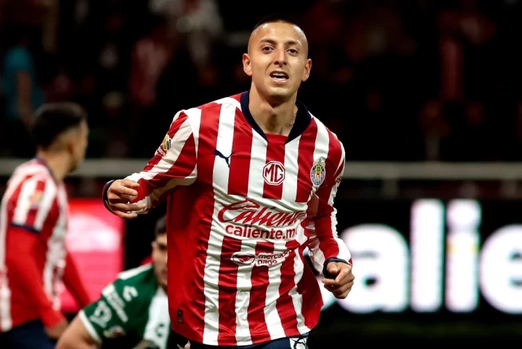 Chivas inicia con el pie derecho el Clausura 2025 al ganar 1-0 al Santos con nuevo técnico