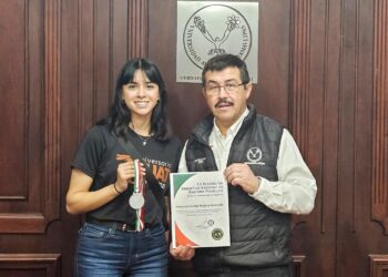 Felicita el rector Dámaso Anaya a exitosa esgrimista de la UAT