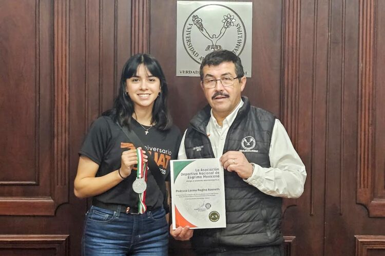 Felicita el rector Dámaso Anaya a exitosa esgrimista de la UAT