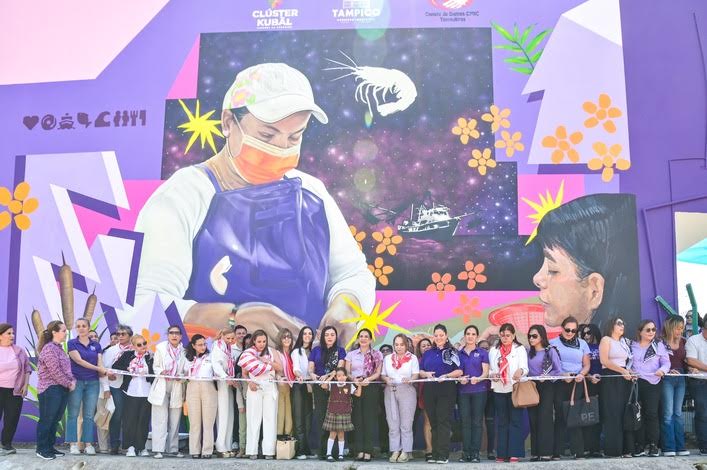 Reconoce Mónica Villarreal con mural el trabajo de mujeres despicadoras de Tampico