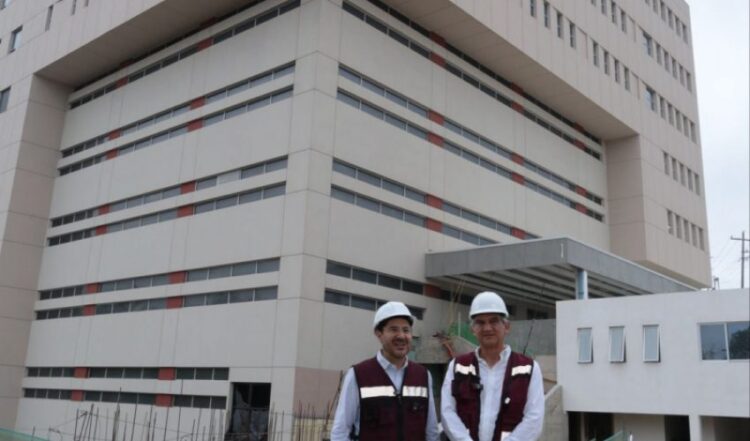 Constatan Américo y Martí Batres obra del nuevo hospital del ISSSTE en Tampico; tiene 82% de avance