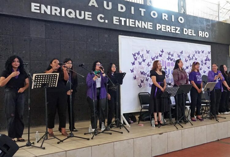 La UAT ofreció a sus universitarias el recital ‘Voces Violeta’