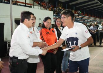 El rector Dámaso Anaya inaugura Torneo Nacional de Futbol por el 75 Aniversario de la UAT